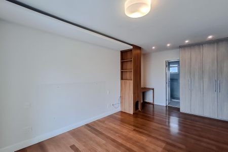 Apartamento à venda com 237m², 4 quartos e 5 vagas Apartamento à venda com 237m², 4 quartos e 5 vagasQuarto 4 - Suíte