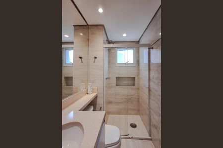 Apartamento à venda com 237m², 4 quartos e 5 vagas Apartamento à venda com 237m², 4 quartos e 5 vagasBanheiro da Suíte 1