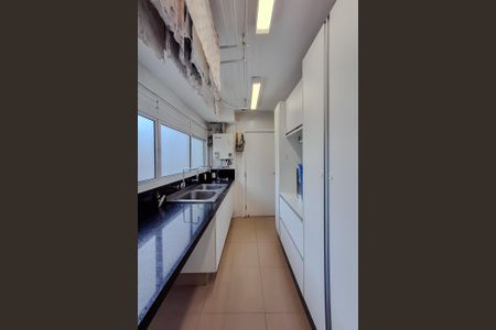 Apartamento à venda com 237m², 4 quartos e 5 vagas Apartamento à venda com 237m², 4 quartos e 5 vagasÁrea de Serviço