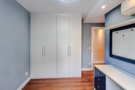 Apartamento à venda com 237m², 4 quartos e 5 vagas Apartamento à venda com 237m², 4 quartos e 5 vagasQuarto 1 - Suíte