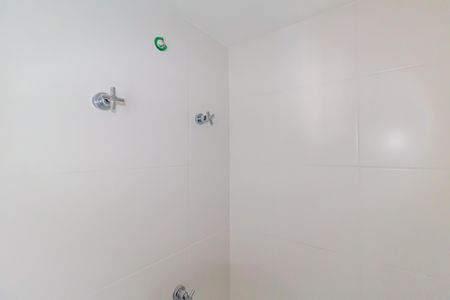 Banheiro de kitnet/studio para alugar com 1 quarto, 27m² em Santo Amaro, São Paulo