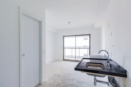 Sala/Quarto de kitnet/studio para alugar com 1 quarto, 27m² em Santo Amaro, São Paulo