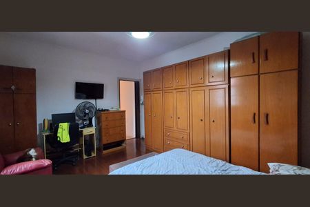 Casa à venda com 269m², 4 quartos e 2 vagasSuíte 
