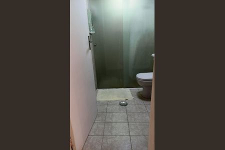 Banheiro de apartamento para alugar com 1 quarto, 55m² em Itararé, São Vicente