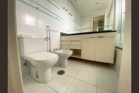 Apartamento à venda com 180m², 4 quartos e 3 vagas Apartamento à venda com 180m², 4 quartos e 3 vagasBanheiro Suíte Master