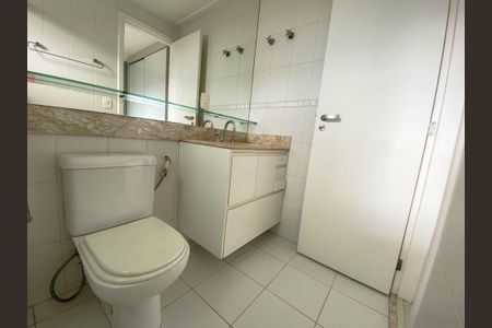 Apartamento à venda com 180m², 4 quartos e 3 vagas Apartamento à venda com 180m², 4 quartos e 3 vagasBanheiro Suíte 1