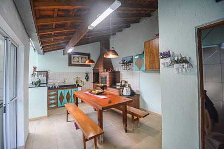 Casa à venda com 184m², 3 quartos e 4 vagasChurrasqueira