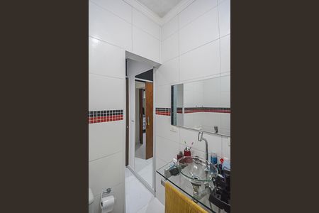 Casa à venda com 184m², 3 quartos e 4 vagasBanheiro da Suíte 2