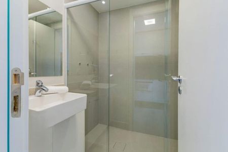 Banheiro 1 de kitnet/studio para alugar com 1 quarto, 27m² em Boa Vista, Porto Alegre