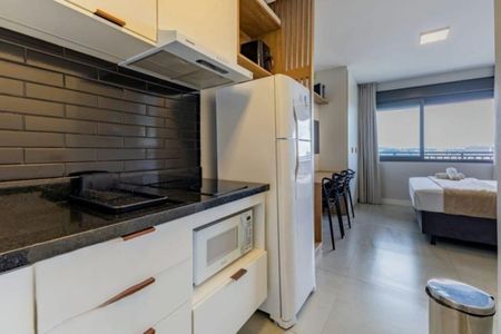 Cozinha de kitnet/studio para alugar com 1 quarto, 27m² em Boa Vista, Porto Alegre