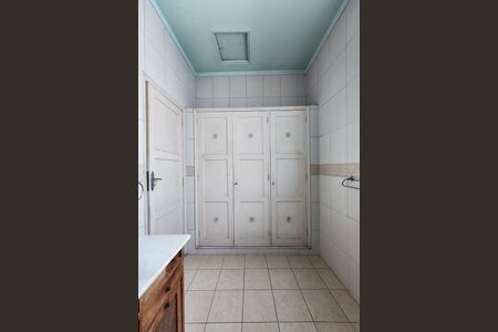 Casa à venda com 179m², 4 quartos e 4 vagas Casa à venda com 179m², 4 quartos e 4 vagasBanheiro 1