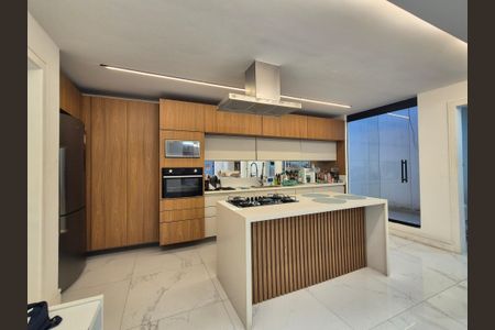 Casa para alugar com 270m², 4 quartos e 2 vagas Casa para alugar com 270m², 4 quartos e 2 vagasCozinha