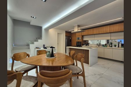 Casa para alugar com 270m², 4 quartos e 2 vagas Casa para alugar com 270m², 4 quartos e 2 vagasSala