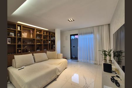 Casa para alugar com 270m², 4 quartos e 2 vagas Casa para alugar com 270m², 4 quartos e 2 vagasSala