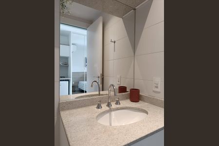 Banheiro de kitnet/studio à venda com 1 quarto, 27m² em Cerqueira César, São Paulo