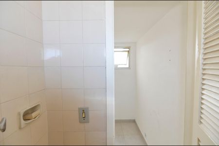 Apartamento para alugar com 80m², 2 quartos e 1 vaga Apartamento para alugar com 80m², 2 quartos e 1 vagaBanheiro de Serviço