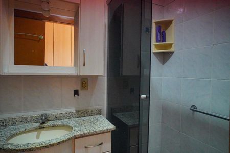 Banheiro  de apartamento à venda com 1 quarto, 42m² em Cavalhada, Porto Alegre