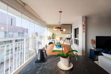 Apartamento à venda com 83m², 3 quartos e 1 vaga Apartamento à venda com 83m², 3 quartos e 1 vagaSala - Varanda