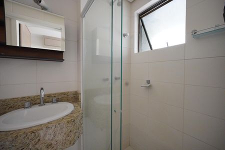 Banheiro da Suíte de apartamento para alugar com 3 quartos, 90m² em Córrego Grande, Florianópolis