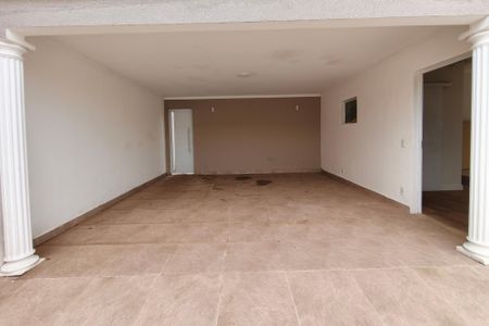 Casa à venda com 197m², 3 quartos e 5 vagasQuintal - Garagem