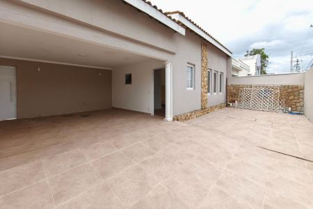 Casa à venda com 197m², 3 quartos e 5 vagasQuintal - Garagem