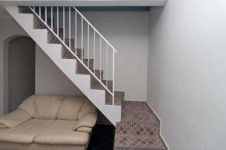 Casa à venda com 105m², 2 quartos e 3 vagasEscada