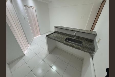 Cozinha de apartamento para alugar com 2 quartos, 30m² em Qs 14, Brasília