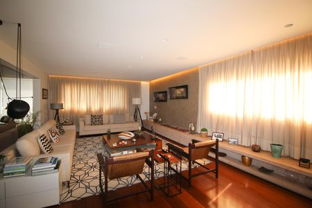 Apartamento à venda com 260m², 3 quartos e 3 vagas Apartamento à venda com 260m², 3 quartos e 3 vagasSala