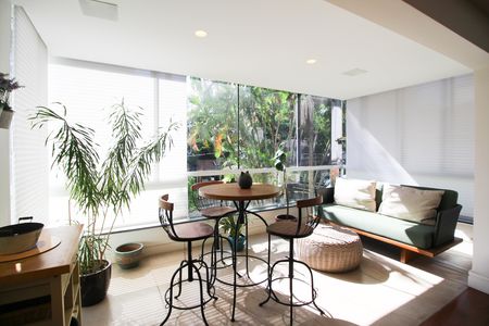 Apartamento à venda com 260m², 3 quartos e 3 vagas Apartamento à venda com 260m², 3 quartos e 3 vagasSala