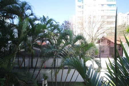 Apartamento à venda com 260m², 3 quartos e 3 vagas Apartamento à venda com 260m², 3 quartos e 3 vagasVista