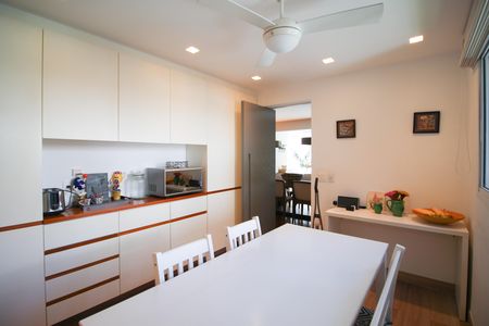 Apartamento à venda com 260m², 3 quartos e 3 vagas Apartamento à venda com 260m², 3 quartos e 3 vagasCozinha
