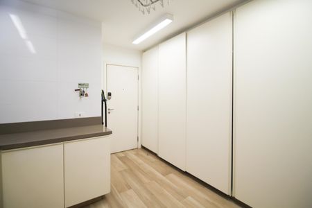 Apartamento à venda com 260m², 3 quartos e 3 vagas Apartamento à venda com 260m², 3 quartos e 3 vagasÁrea de Serviço
