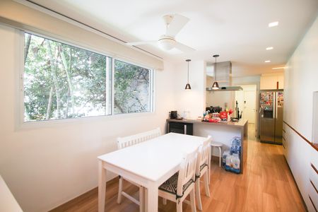 Apartamento à venda com 260m², 3 quartos e 3 vagas Apartamento à venda com 260m², 3 quartos e 3 vagasCozinha