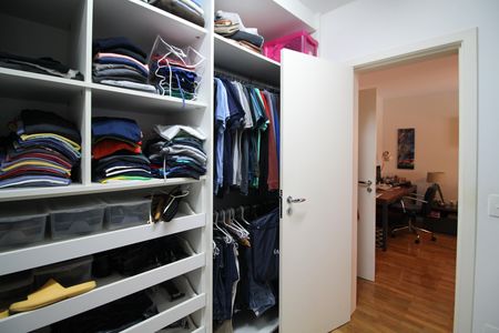 Apartamento à venda com 260m², 3 quartos e 3 vagas Apartamento à venda com 260m², 3 quartos e 3 vagasCloset da suíte 1