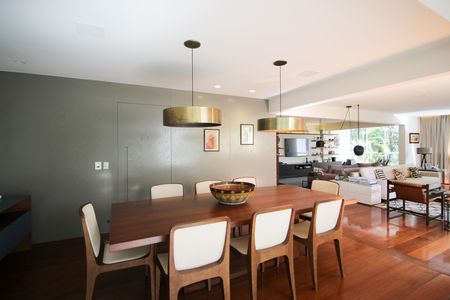 Apartamento à venda com 260m², 3 quartos e 3 vagas Apartamento à venda com 260m², 3 quartos e 3 vagasSala