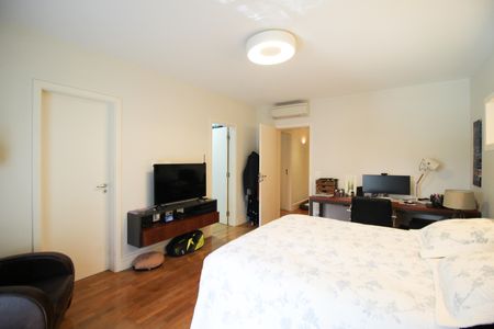Apartamento à venda com 260m², 3 quartos e 3 vagas Apartamento à venda com 260m², 3 quartos e 3 vagasSuíte 1
