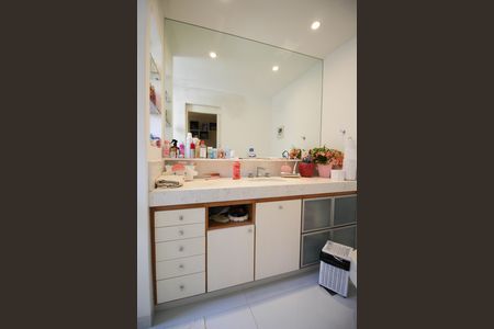 Apartamento à venda com 260m², 3 quartos e 3 vagas Apartamento à venda com 260m², 3 quartos e 3 vagasBanheiro da Suíte 3