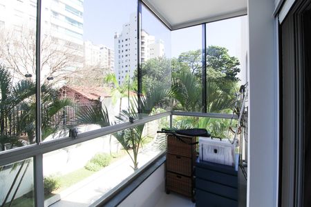 Apartamento à venda com 260m², 3 quartos e 3 vagas Apartamento à venda com 260m², 3 quartos e 3 vagasVaranda da Suíte 1