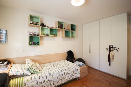 Apartamento à venda com 260m², 3 quartos e 3 vagas Apartamento à venda com 260m², 3 quartos e 3 vagasSuíte 2