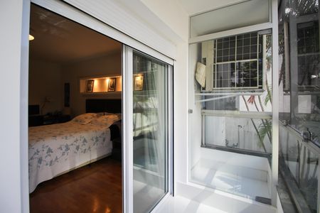 Apartamento à venda com 260m², 3 quartos e 3 vagas Apartamento à venda com 260m², 3 quartos e 3 vagasVaranda da Suíte 1