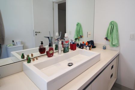 Apartamento à venda com 260m², 3 quartos e 3 vagas Apartamento à venda com 260m², 3 quartos e 3 vagasBanheiro da Suíte 2