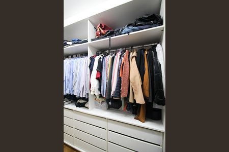 Apartamento à venda com 260m², 3 quartos e 3 vagas Apartamento à venda com 260m², 3 quartos e 3 vagasCloset da suíte 1