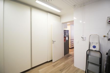 Apartamento à venda com 260m², 3 quartos e 3 vagas Apartamento à venda com 260m², 3 quartos e 3 vagasÁrea de Serviço