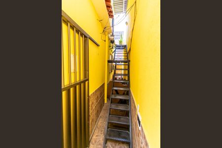 Casa para alugar com 70m², 2 quartos e sem vaga Casa para alugar com 70m², 2 quartos e sem vagaÁrea comum - Escada de acesso