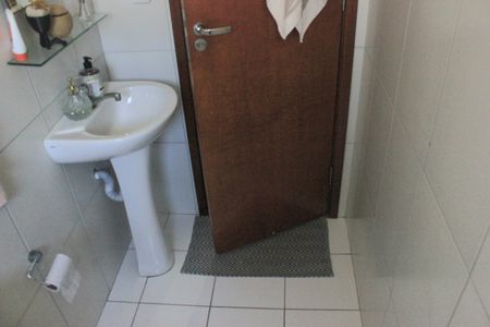 Apartamento à venda com 65m², 2 quartos e 1 vagaBanheiro social 