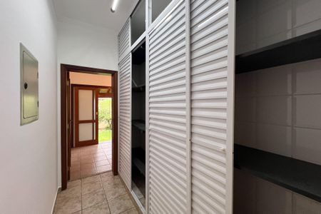 Casa de condomínio para alugar com 447m², 4 quartos e 4 vagasDespensa