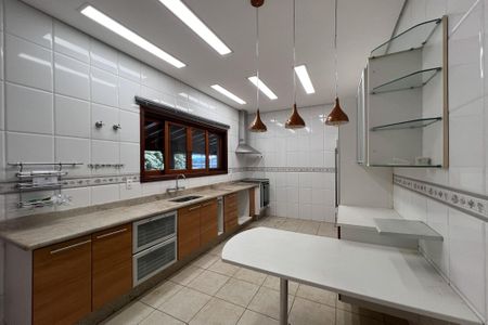 Casa de condomínio para alugar com 447m², 4 quartos e 4 vagasCozinha