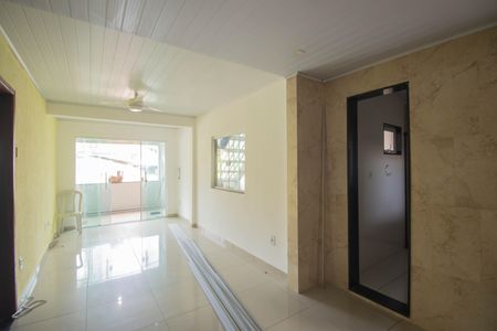 Sala de casa para alugar com 3 quartos, 60m² em Mutondo, São Gonçalo
