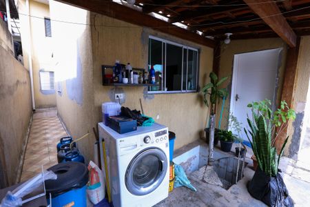 Casa à venda com 260m², 5 quartos e 3 vagas Casa à venda com 260m², 5 quartos e 3 vagasÁrea de Serviço e Entrada da casa 2