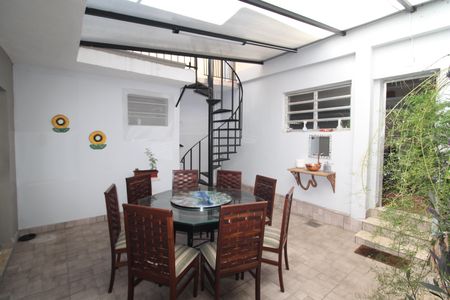 Casa à venda com 300m², 5 quartos e 4 vagasQuintal